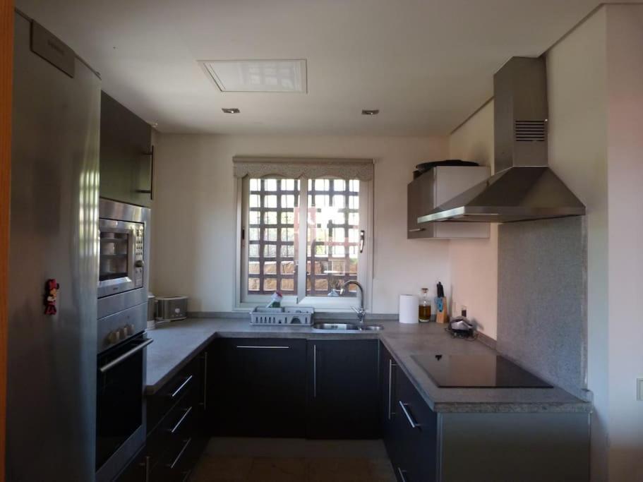Luxurious Townhouse With Sea Views Villa Manilva Kültér fotó